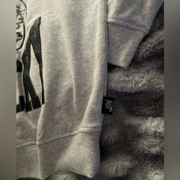 Women's Mitchell & Ness Heather Gray Kentucky Wildcats Logo Pullover Sweatshirt - Picture 8 of 9